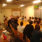 El regidor Eduard Berloso, dimarts -8 de juliol-, en una reunió informativa a Can Ninetes per definir l'autogestió del Centre cívic per la Mancomunitat de Santa Eugènia·Can Gibert del Pla FOTO: EL DIMONI