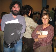 Vicenç Huedo i Puri Molina (autora del text), el dia de la presentació del llibre Escola d'adults de Salt. 30 anys al servei del poble. Salt, 1976-2006