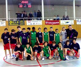 1983-2008 Ceset: 25 anys fent bàsquet.  Dissabte 22 de març, el Ceset va organitzar una gran diada de bàsquet per tal de commemorar el seu 25è aniversari. Tots els equips del club, i una desena d'equips convidats, van participar activament en un conjunt d'enfrontaments amistosos. Des dels premimis, fins als sènior, tots els jugadors del Ceset van gaudir d'una gran jornada esportiva amb la resta d'equips convidats. L'acte va significar el grau de germanor existent entre tots els equips gironins. Tot i que durant les vacances sempre és difícil trobar jugadors, més de 200 esportistes del bàsquet van participar a la jornada. A tots ells, als del Club i a tots els convidats, el Ceset vol agrair la seva participació FOTO: CESET