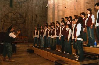 Quim Bonal, dirigint el cor de Claudefaula, a Sant Pere de GalligantsFOTO: CLAUDEFAULA