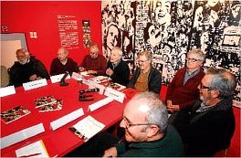 El Diari de Girona, amb aquesta fotografia, recollia part dels entaulats acreditant l'acte FOTO: ANIOL RESCLOSA [DdG]