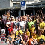 Imatge de família del bateig laic dels capgrossos FOTO: EL DIMONI