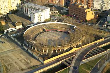 L'acte estava convocat a l'espai gironí amb més aforament, la plaça de braus, avui desapareguda i situada aleshores als afores de la ciutat, en el terme del municipi veí de Santa Eugènia de Ter FOTO: SANTI FONT [FOTOSAERIES.COM]