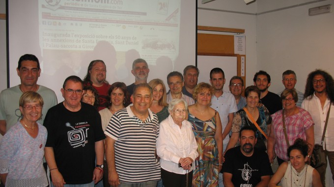 Can Ninetes, 26-J. Al centre de la imatge, Maria Fontanet, la darrera secretària de l'Ajuntament eugenienc fins a l'annexió  FOTO: EL DIMONI