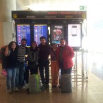 Camí de Xauen, a l'aeroport de Barcelona, amb els veïns de Santa Eugènia Lydia Paredes, Empar Casanova i Sebas Parra, entre altres FOTO: CCOO