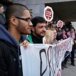 En Wilder i en Francesc, avui dilluns al matí, davant els jutjats de Girona, solidaris FOTO: ISIDRE PALLÀS