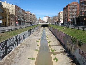 El nostre estimat riu Güell, en una imatge d'arxiu del 6 de març de 2010, des del Pont del Dimoni, a l'altura del carrer Maçana FOTO: EL DIMONI