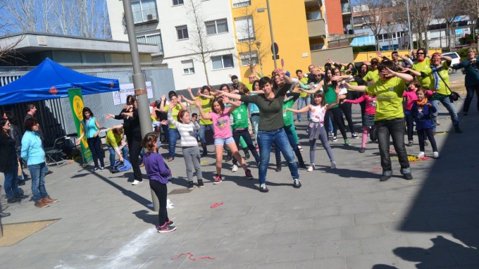 Compartir des d’un coneixement fins a una activitat, aquí cal destacar el mosaic que es va construir o les flashmobs FOTO: JOEL MEDIR i HEREU