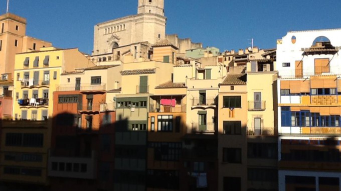 Una paella a la galeria interior de can Lloret de la plaça de la Independència i aquesta vista... FOTO i PEU DE FOTO: JORDI VILAMITJANA