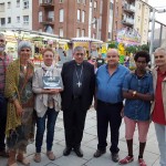 El pare Abat de Montserrat, l'eugenial Josep Maria Soler, envoltat d'eugeniencs a la frontissa, moments abans de pronunciar el seu pregó