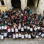 Una imatge de la recepció a l'Ajuntament de Girona; el professor Joan Gratacós i els alumnes de l'Institut Santa Eugènia hi són presents FOTO: AJGIRONA.CAT