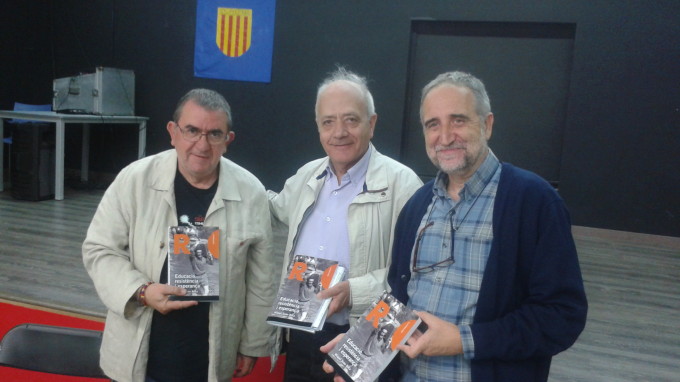 Una imatge de la presentació a l'Ateneu: Sebas Parra, Jaume Botey i Xavier Besalú, amb el llibre FOTO: EL DIMONI