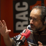 Antonio Baños durant l'entrevista a RAC1 l'endemà de renunciar a l'acta de diputat FOTO: EFE