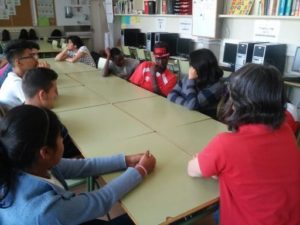 Alumnes de l'Institut Santa Eugènia amb Flora Ridaura FOTO: ELS MIL I PICO