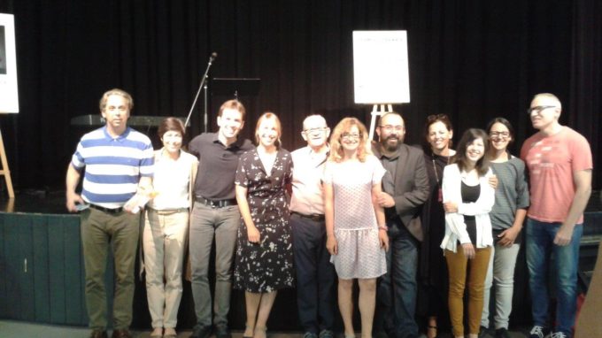 Foto de família dels Premis Sant Narcís: premiats, jurats i Lluís Gil al centre de la imatge  FOTO: ELDIMONI.COM