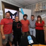 Tertúlia de ciutadans i associacions de veïns a la Xarxa Ràdio, d'esquerra a dreta:, l'amic Eusebio Lavado (Mas Ramada) amb Ramon Macaya (Santa Eugènia), Martí Carreras (Sant Narcís), Eduard Cid (l'amic periodista) i Marta Afuera (PAH Girona-Salt) FOTO: FEM GIRONA