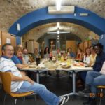 Can Ninetes 5-O, inauguració curs 2017-2018 del Banc del Temps: molt bon ambient, suggeriments, conversa distesa, bon menjar, música... FOTO: BdT PONT DEL DIMONI