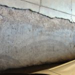 Una pedra nummulítica de 1752 pavimenta la vorera a Santa Eugènia de Ter FOTO: NÚRIA NOGAREDA i CUIXART