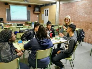 Alumnes de batxillerat i cicles formatius de l'INS Santa Eugènia fan un curs de català a l’Escola Oficial d'Idiomes de Girona FOTO: JOAN GRATACÓS