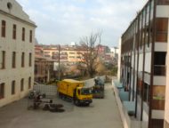 Imatge dels treballs per assecar la sèquia Monar a tocar del vell taller de la Marfà FOTO: EL DIMONI DE LA FÀBRICA