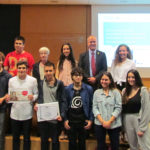 Fila superior, d'esq. a dreta: Enric Brasó (jurat), Jaume Soler (jurat), David Arribas (eugenial 3r premi), Dolors Ametller (jurat), Sílvia Casacuberta (1r premi), Jaume Franch (jurat) i Mariona Sánchez (2n premi). Fila inferior, d'esq. a dreta: Meritxell Vila (menció), Valerie Katimi (eugenial menció), Ferran Delgà (menció), Joan Grèbol (menció), Martín Piqueras (menció), Xavier Vives (menció), Naia Almirall i Carla Castro (menció), Antoni Pech i Enrique Ríos (menció) FOTO: ELS MIL i PICO
