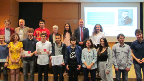 Fila superior, d'esq. a dreta: Enric Brasó (jurat), Jaume Soler (jurat), David Arribas (eugenial 3r premi), Dolors Ametller (jurat), Sílvia Casacuberta (1r premi), Jaume Franch (jurat) i Mariona Sánchez (2n premi). Fila inferior, d'esq. a dreta: Meritxell Vila (menció), Valerie Katimi (eugenial menció), Ferran Delgà (menció), Joan Grèbol (menció), Martín Piqueras (menció), Xavier Vives (menció), Naia Almirall i Carla Castro (menció), Antoni Pech i Enrique Ríos (menció) FOTO: ELS MIL i PICO