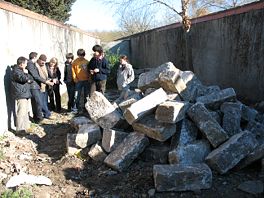 Les pedres a l'annex del Cementiri de Santa Eugènia de Ter FOTO: EL DIMONI