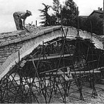 El desmuntatge del pont del Dimoni FOTO: NARCÍS SANS (1968)