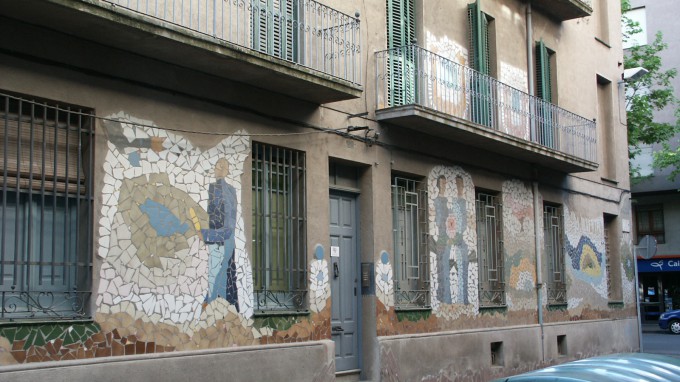 El trencadís d’Emília Xargay al carrer Remences/Santa Eugènia FOTO: JAUME PINYOL