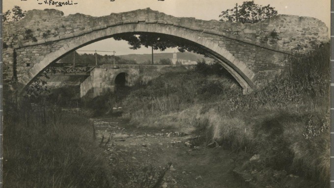 El popular Pont del Dimoni de Santa Eugènia de Ter, l'any 1902 FOTO: AJUNTAMENT DE GIRONA. CRDI (VALENTÍ FARGNOLI)