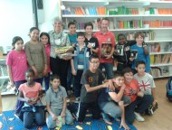 El Club de lectura de la Biblioteca escolar Montfollet, amb Núria Terés i Jaume Prat, autor d'"El fantasma de la Mulleras" FOTO: MONTFOLLET