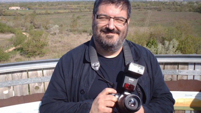 Jordi Vilamitjana, ens somriu, càmera en mà FOTO: TWITTER