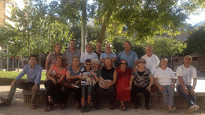 Una imatge a la plaça del Barco d'esponsors, participants i veïns FOTO: PACO TORRES