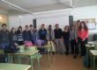 Iván Teruel envoltat d'alumnes de Literatura Universal i Pilar Jiménez de l'INS Santa Eugènia FOTO: NANCY GABRIELA VELÁSQUEZ