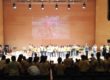 A l'Auditori de Girona, els nens i nenes del Santa Eugènia, amb la Núria i la seva bici FOTOS: ESCOLA SANTA EUGÈNIA