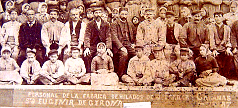 Mecànics i personal de la fàbrica de filats de Santa Eugènia (1887) FOTO: ARXIU MARFÀ MATARÓ