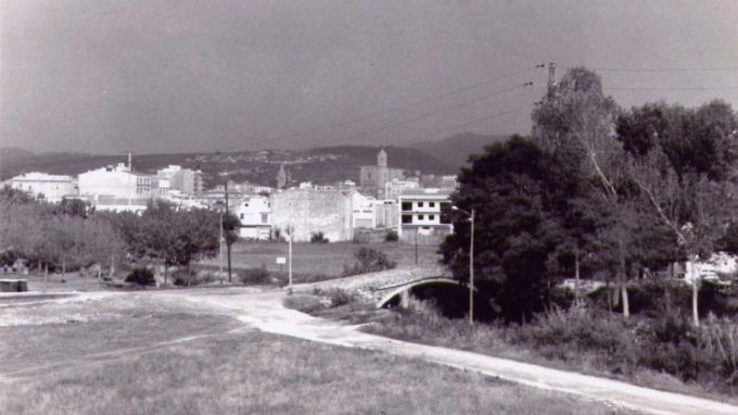 Vista des de la finestra de la cuina dels pisos Santo Domingo el Sabio, els coneguts també com dels 